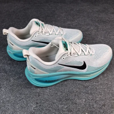 کتونی رانینگ نایک Nike Vomero 18 – HM6803-103